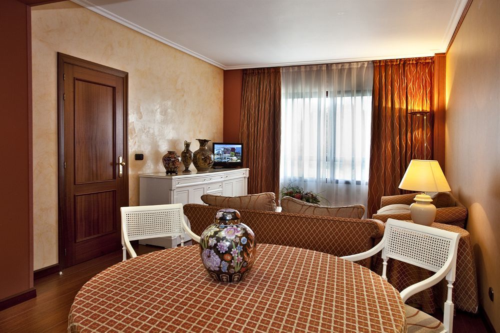 Hospedium Hotel Europa Centro Magaz De Pisuerga Zewnętrze zdjęcie